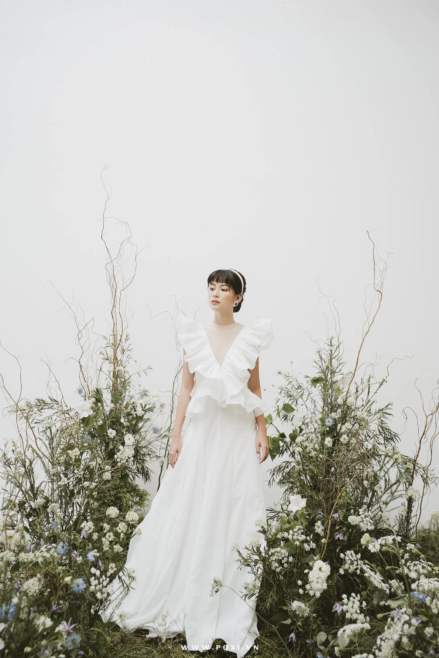 Impressive made-to-order wedding dress with flying skirt and pleated ruffle detail on top - D1603