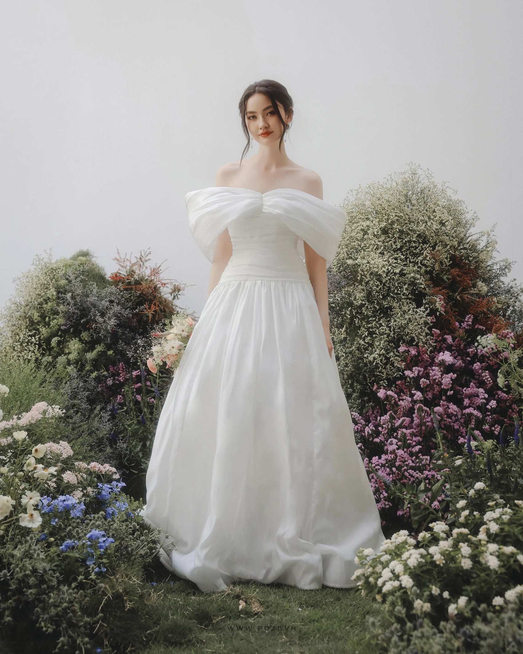 Modern and impressive with an Off-the-shoulder white wedding dress - D1736B