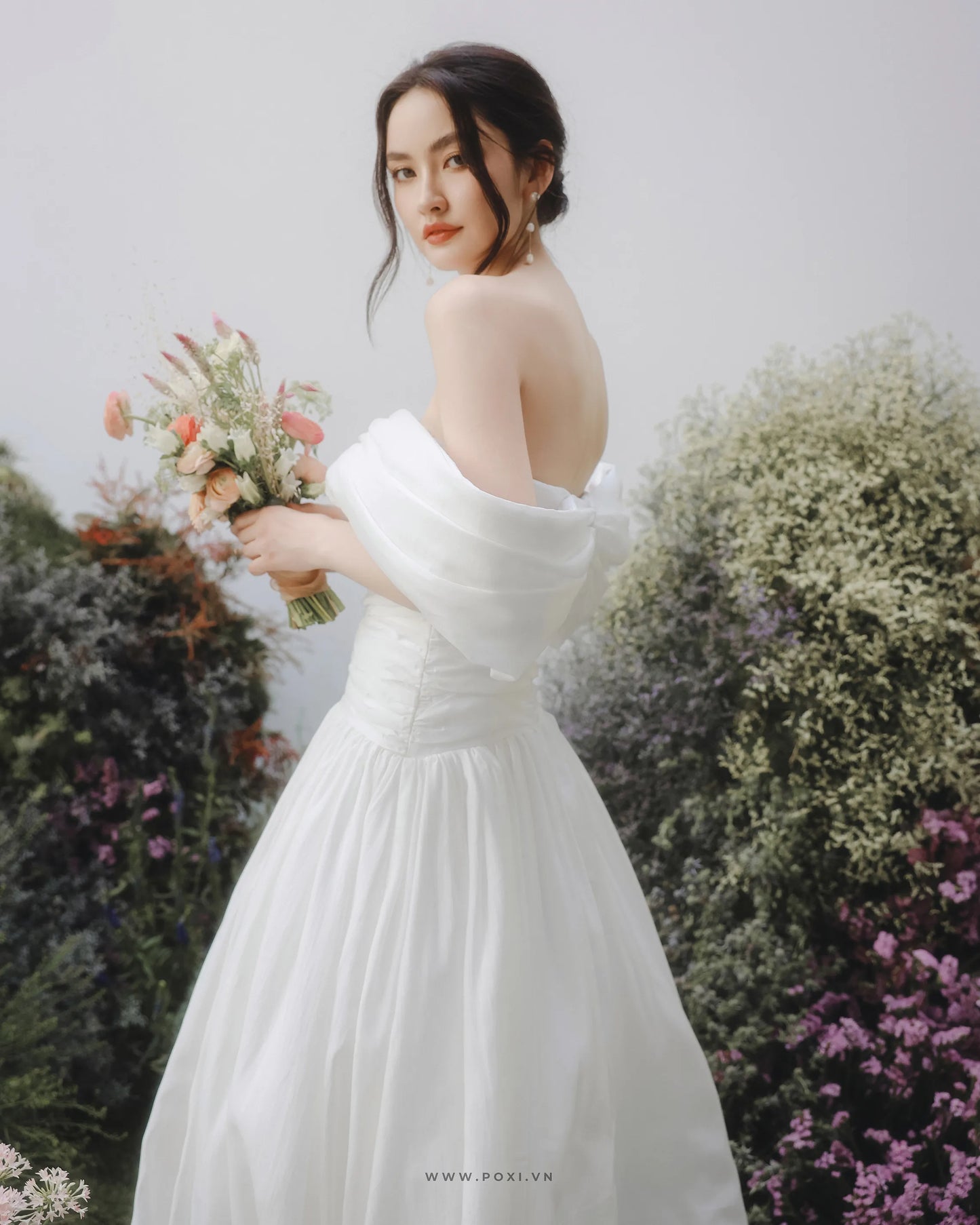 Modern and impressive with an Off-the-shoulder white wedding dress - D1736B