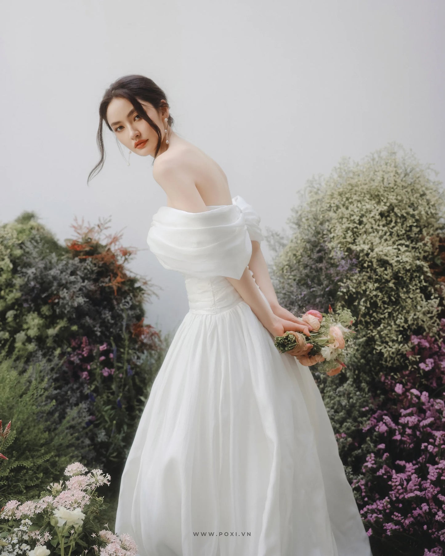 Modern and impressive with an Off-the-shoulder white wedding dress - D1736B