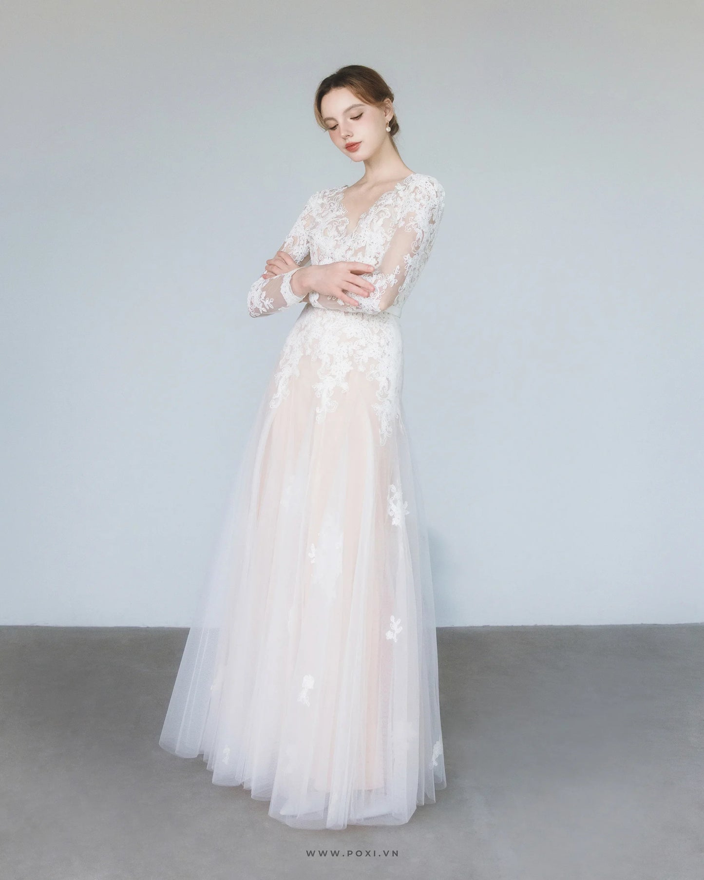 Made-to-order Mermaid lace wedding dress with V-neck and long sleeve - D1782B