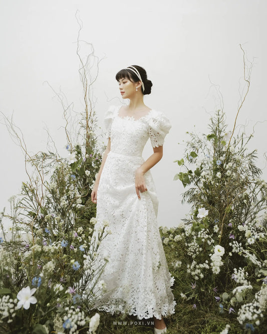 Elegant lace custom-order wedding dress with square neck and puff sleeves - D1622