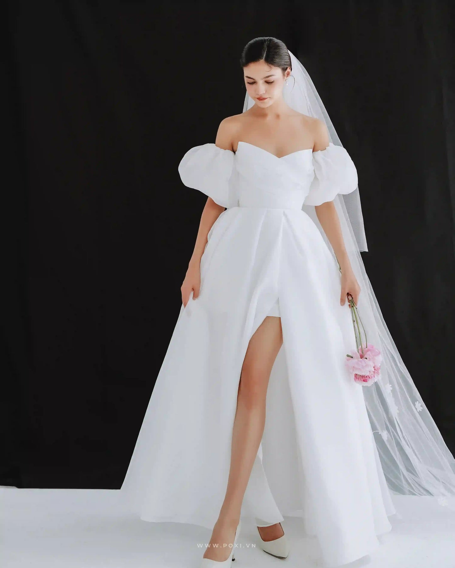 Made-to-order Modern off-the-shoulder wedding dress with a puffed sleeve detachable. - POXI