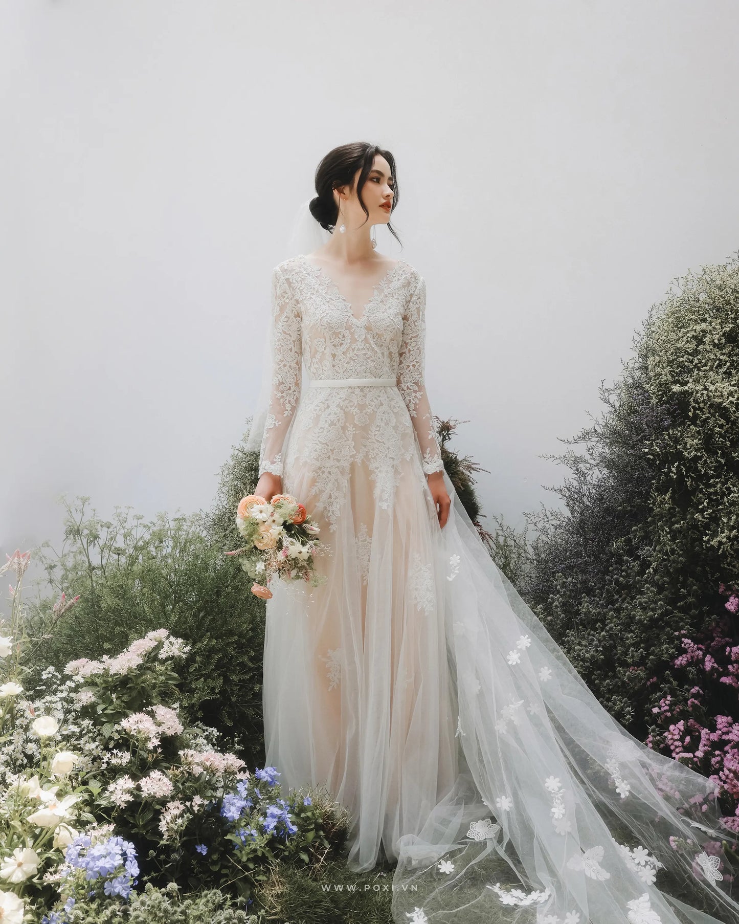 Made-to-order Mermaid lace wedding dress with V-neck and long sleeve - D1782 - POXI