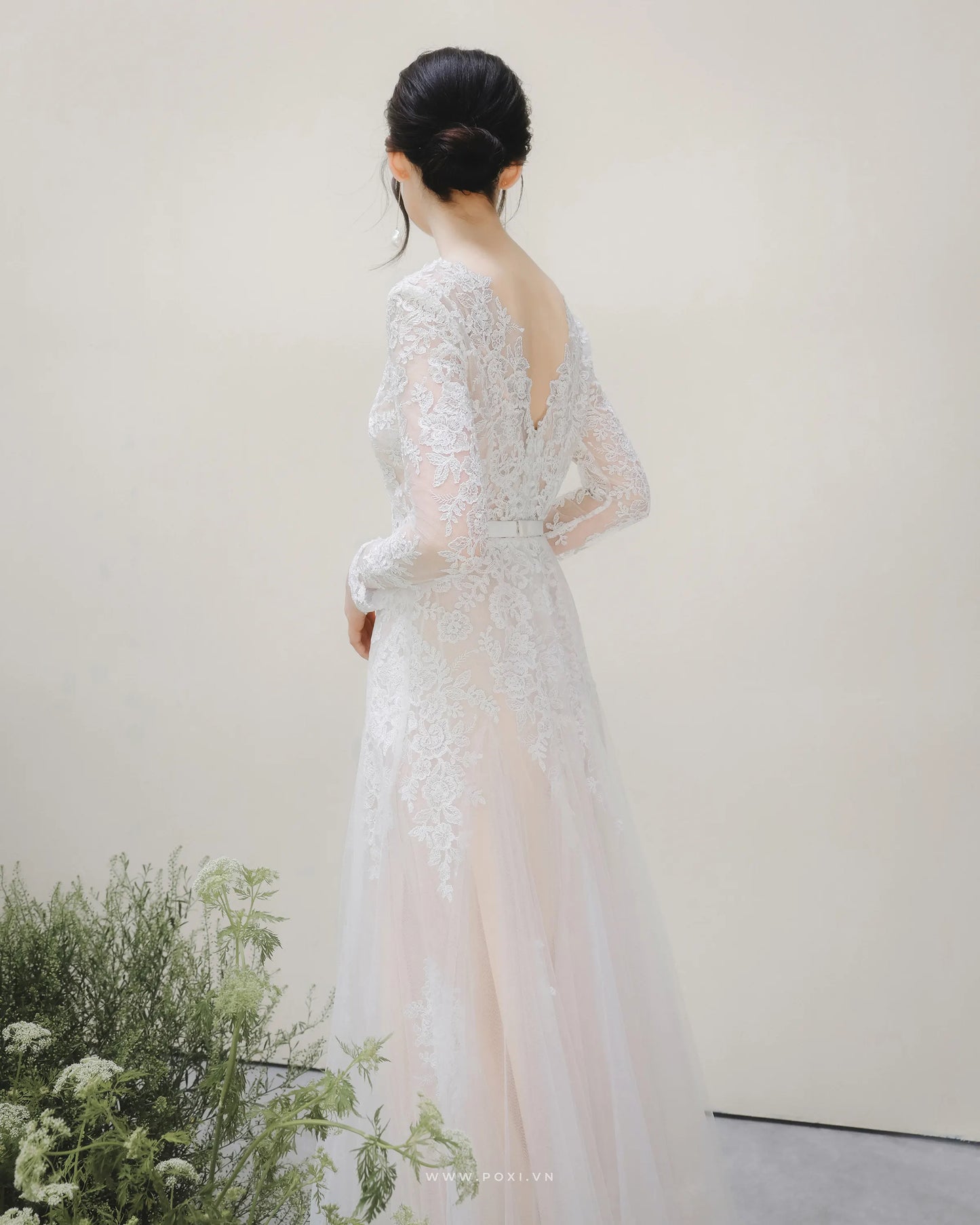 Made-to-order Mermaid lace wedding dress with V-neck and long sleeve - D1782 - POXI