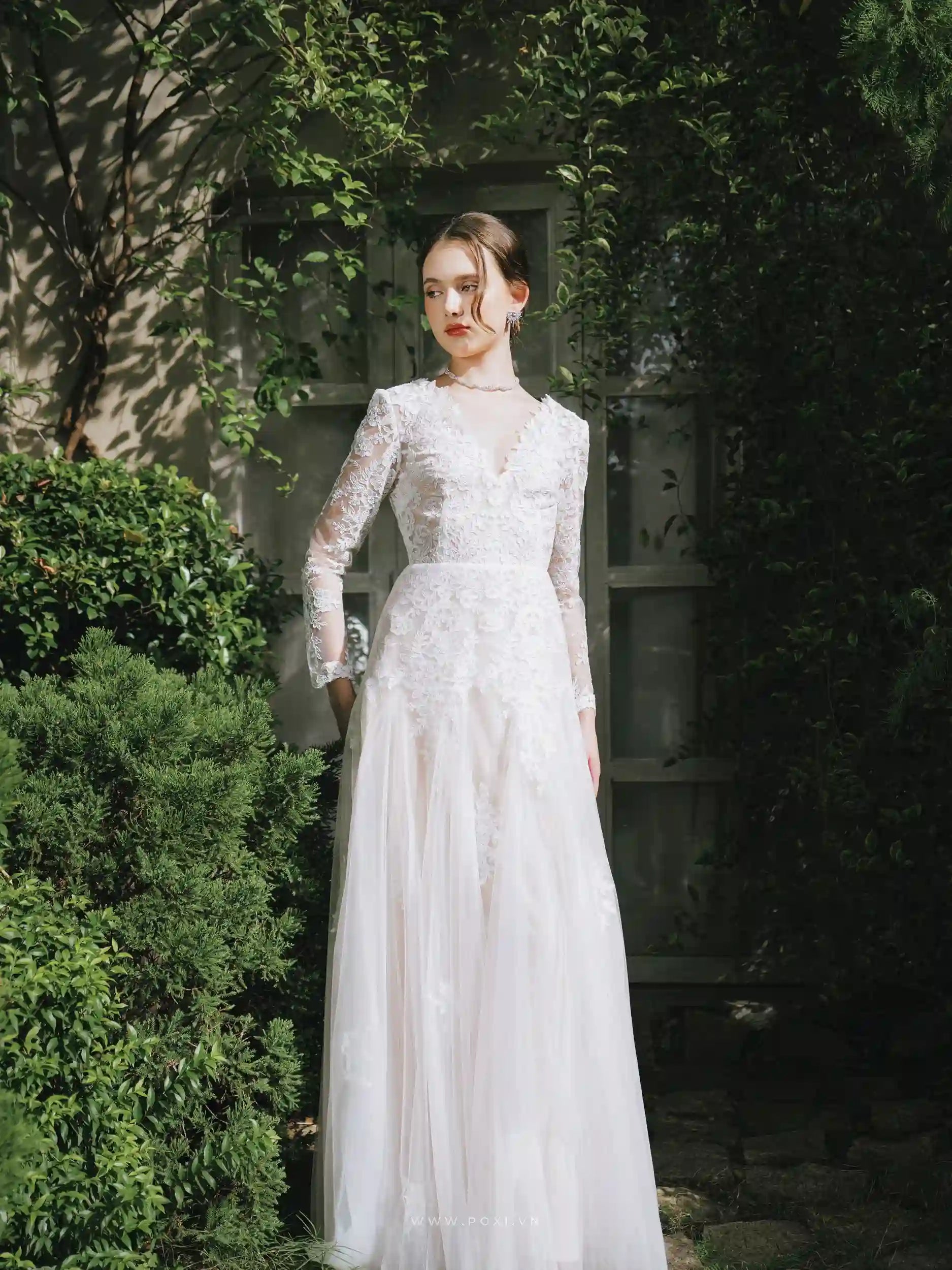 Made-to-order Mermaid lace wedding dress with V-neck and long sleeve - D1782 - POXI