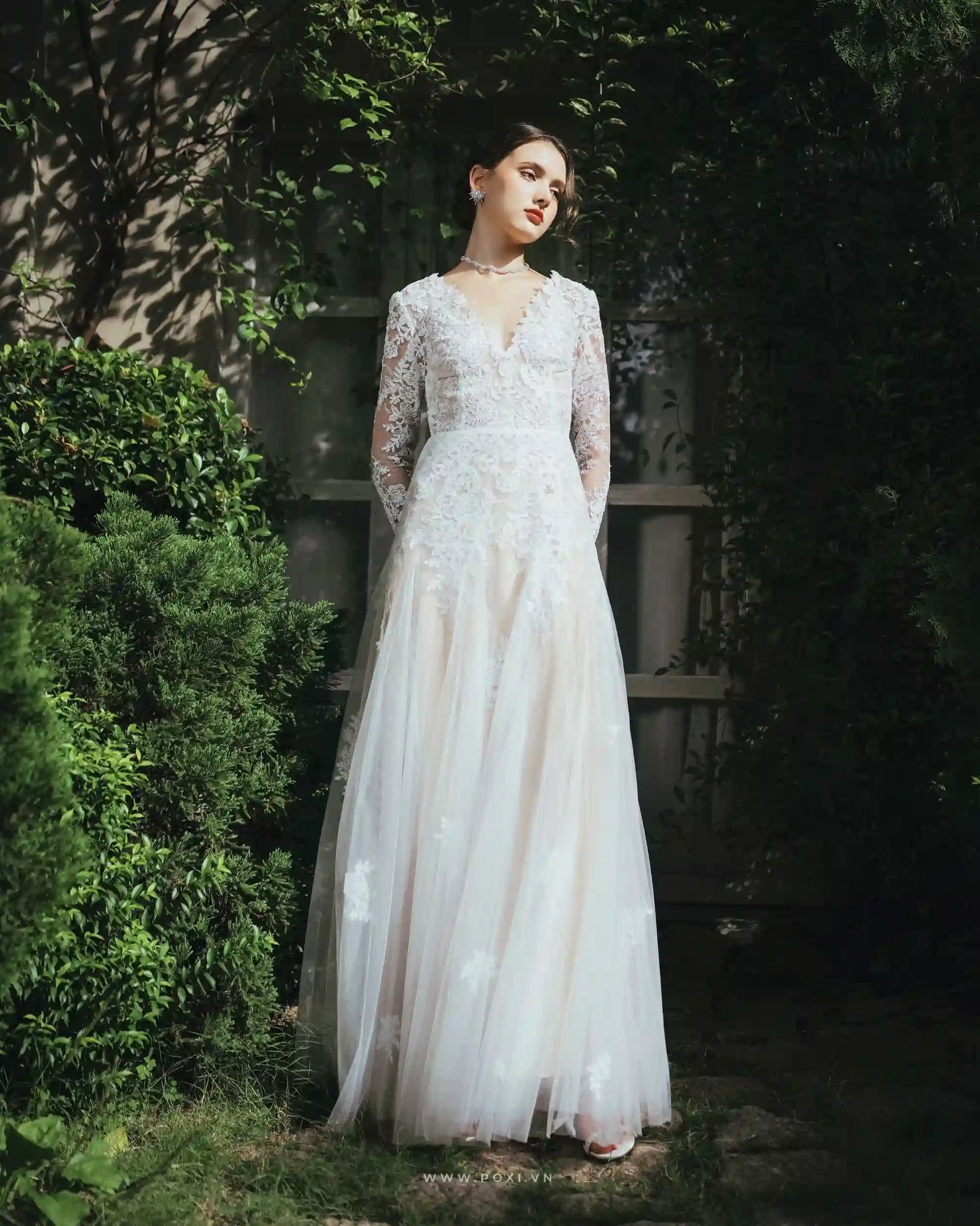 Made-to-order Mermaid lace wedding dress with V-neck and long sleeve - D1782 - POXI