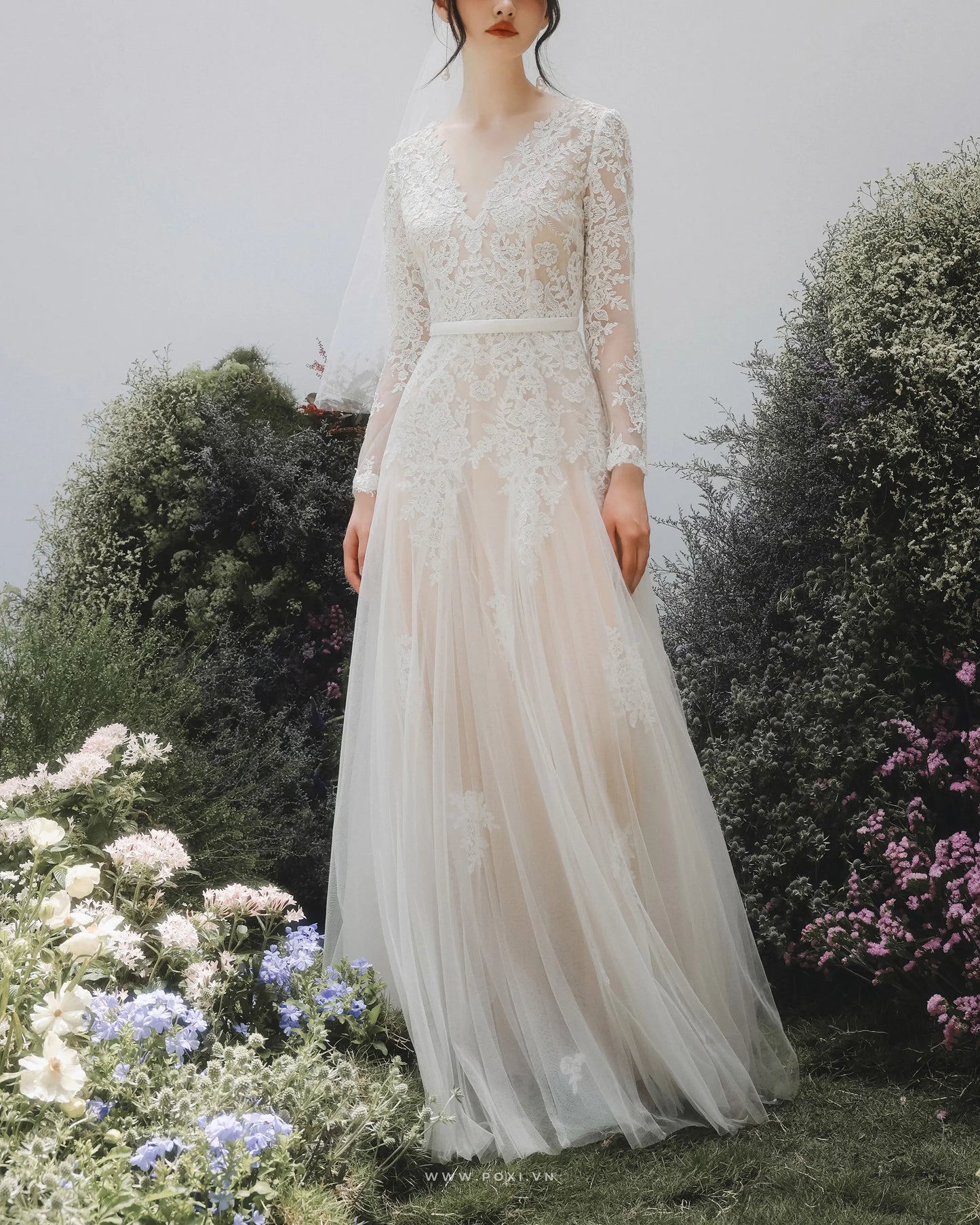 Made-to-order Mermaid lace wedding dress with V-neck and long sleeve - D1782 - POXI