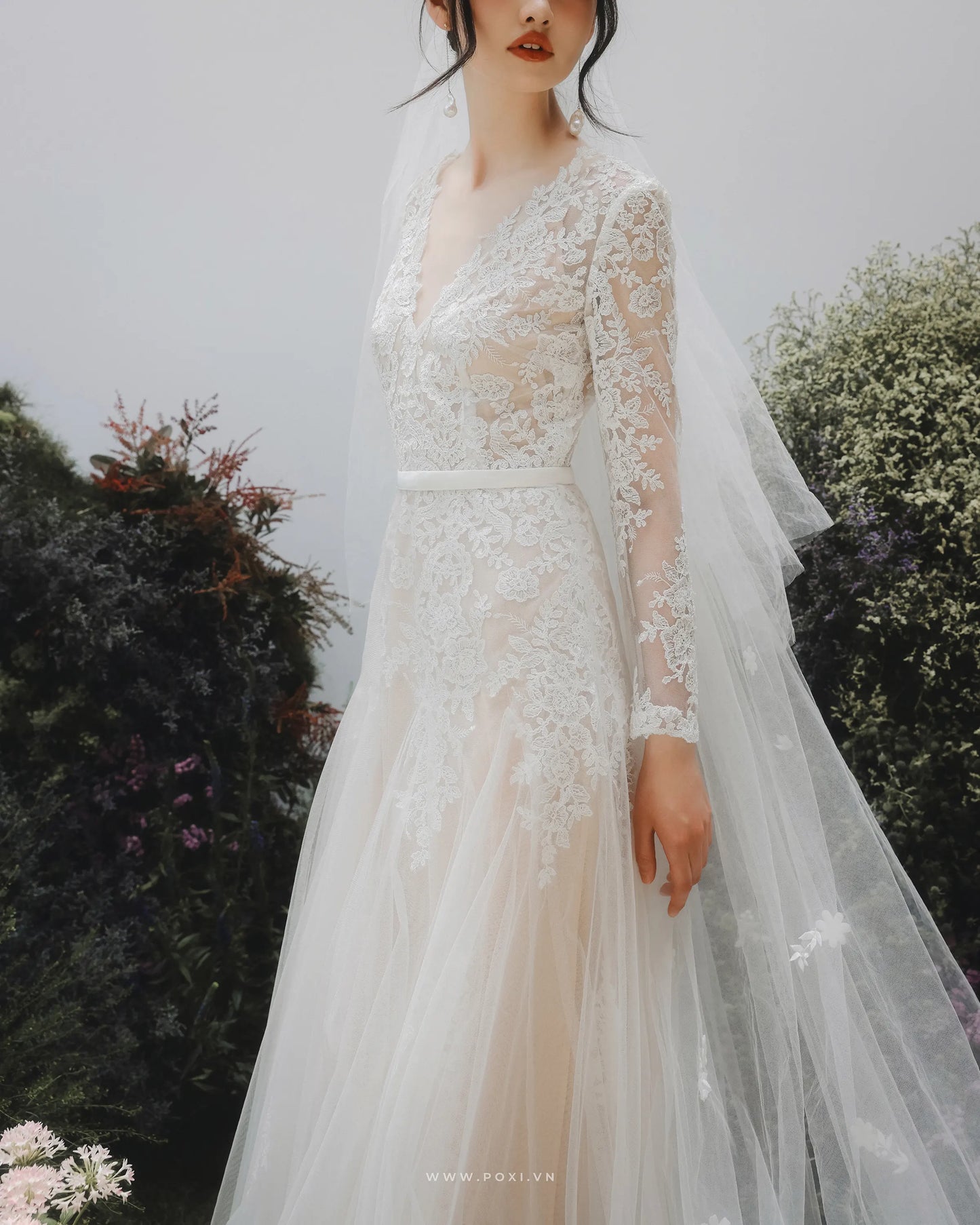 Made-to-order Mermaid lace wedding dress with V-neck and long sleeve - D1782 - POXI