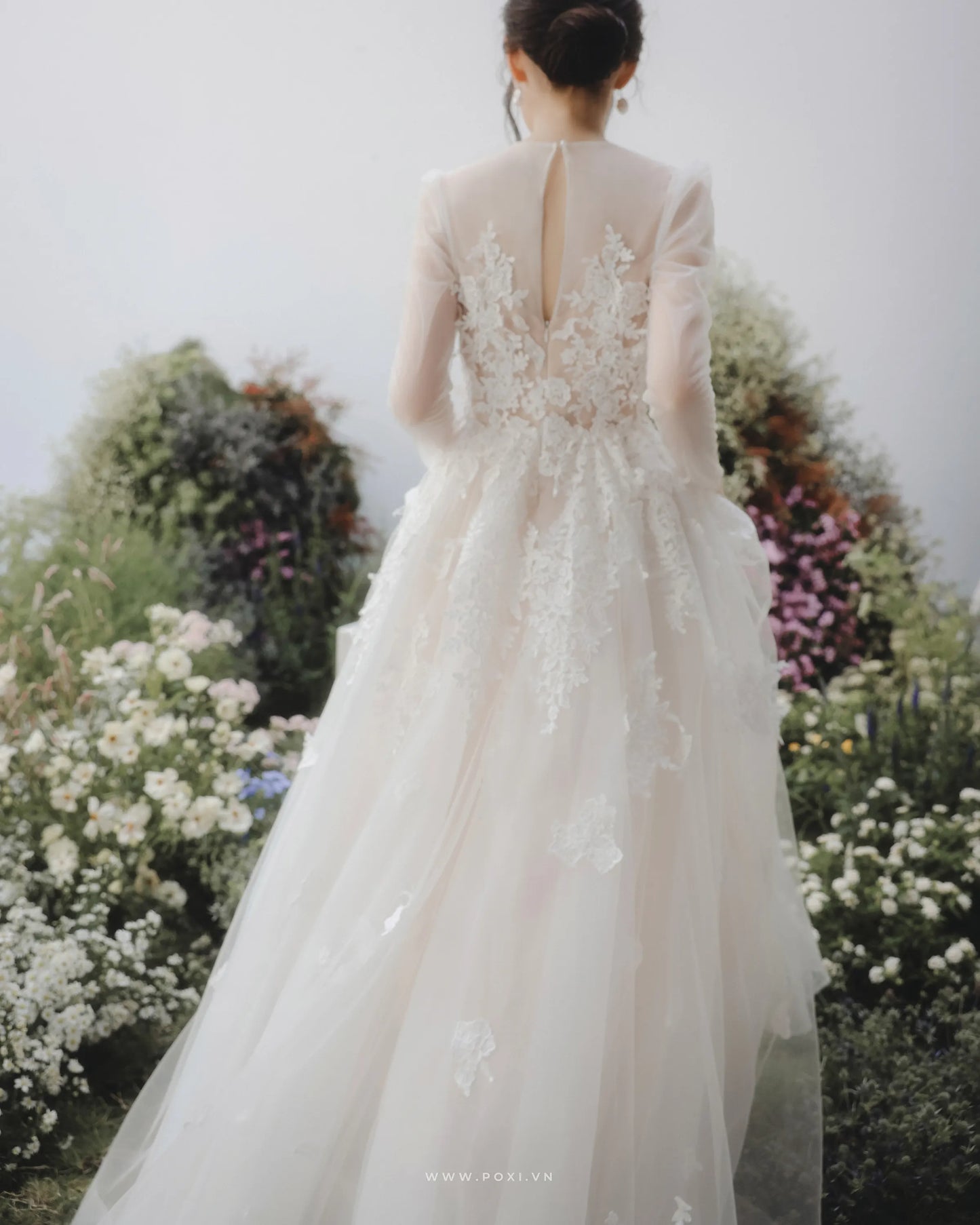 Made-to-order Flying wedding dress with crew neck and long sleeves - D1785 - POXI