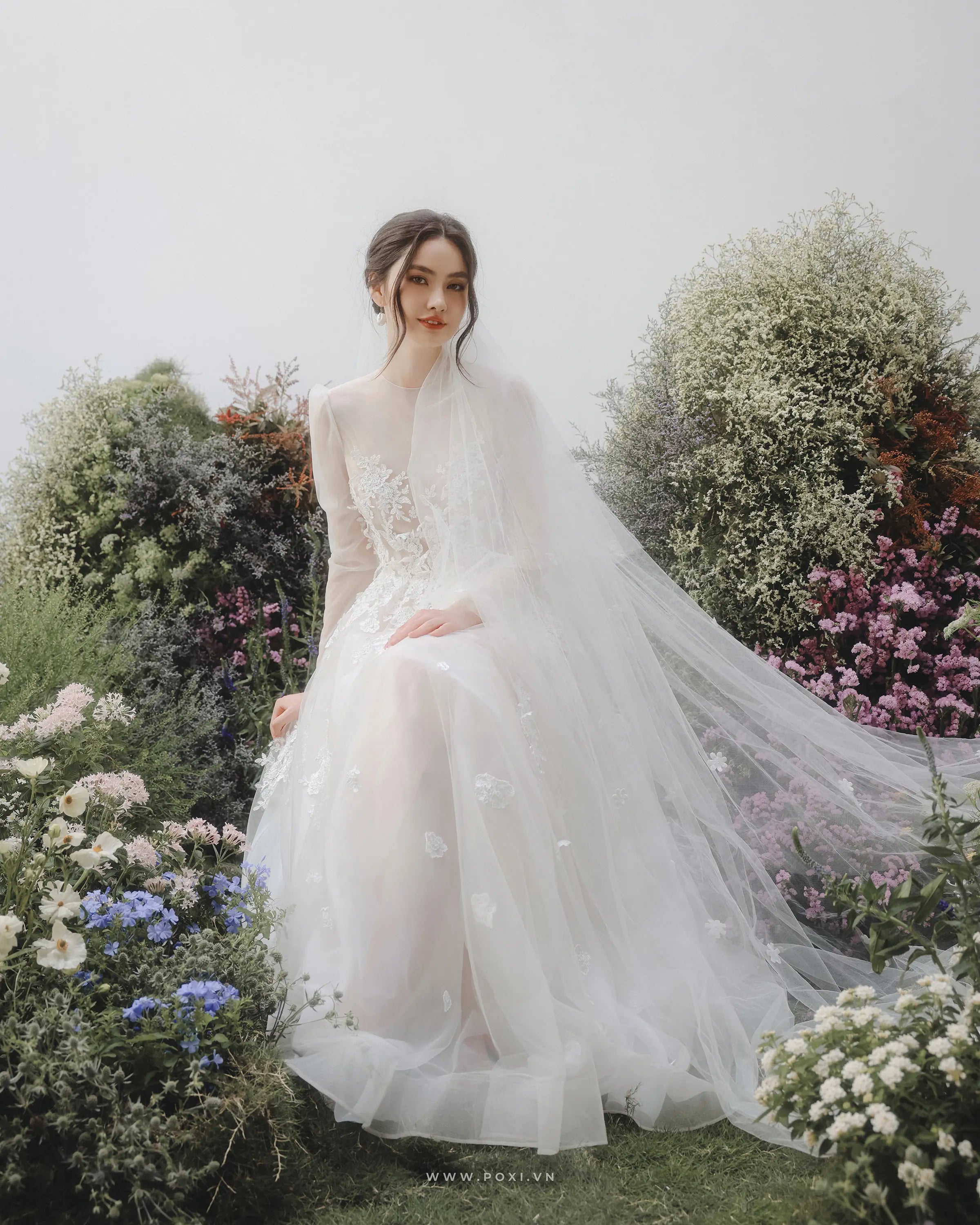 Made-to-order Flying wedding dress with crew neck and long sleeves - D1785 - POXI