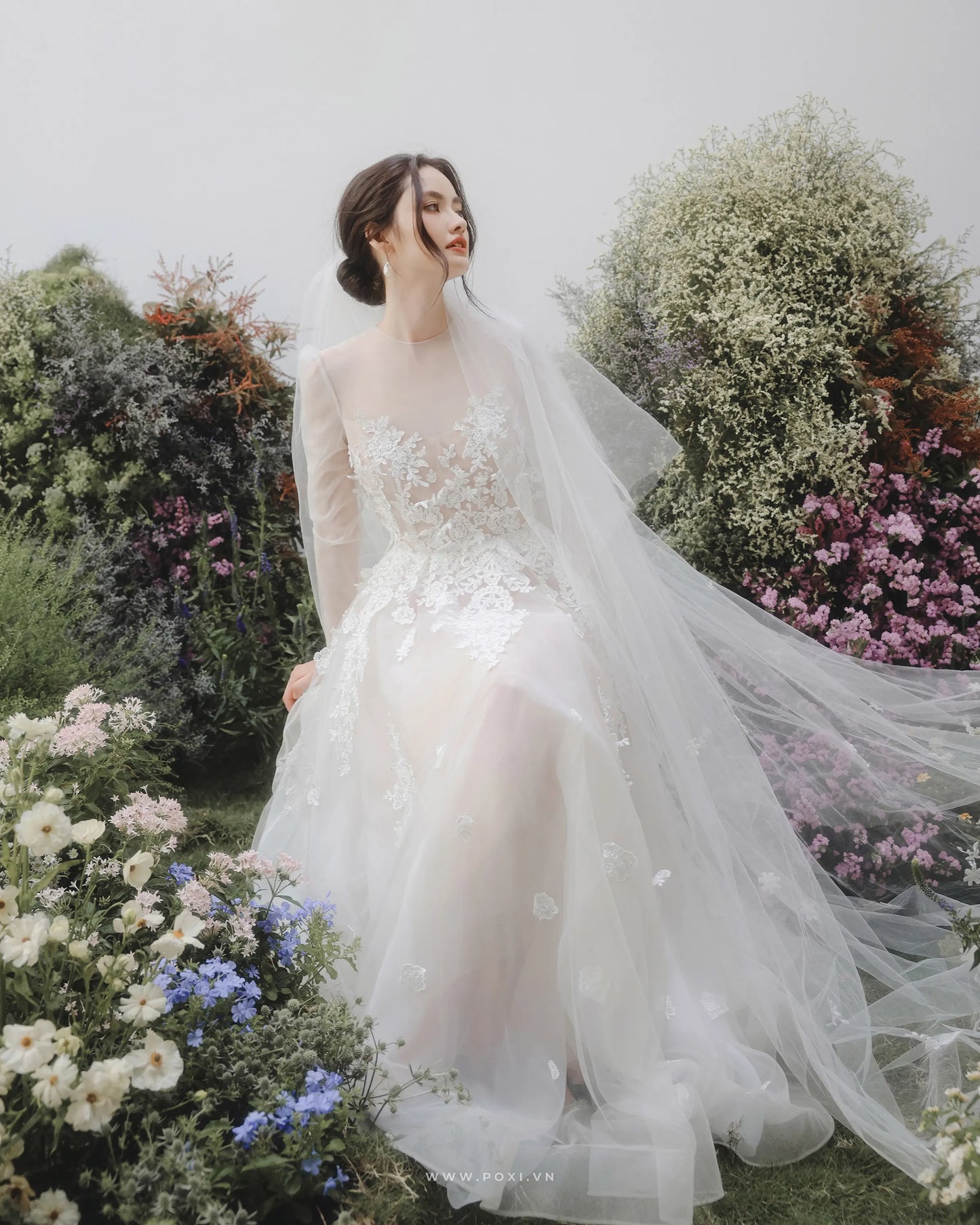 Made-to-order Flying wedding dress with crew neck and long sleeves - D1785 - POXI