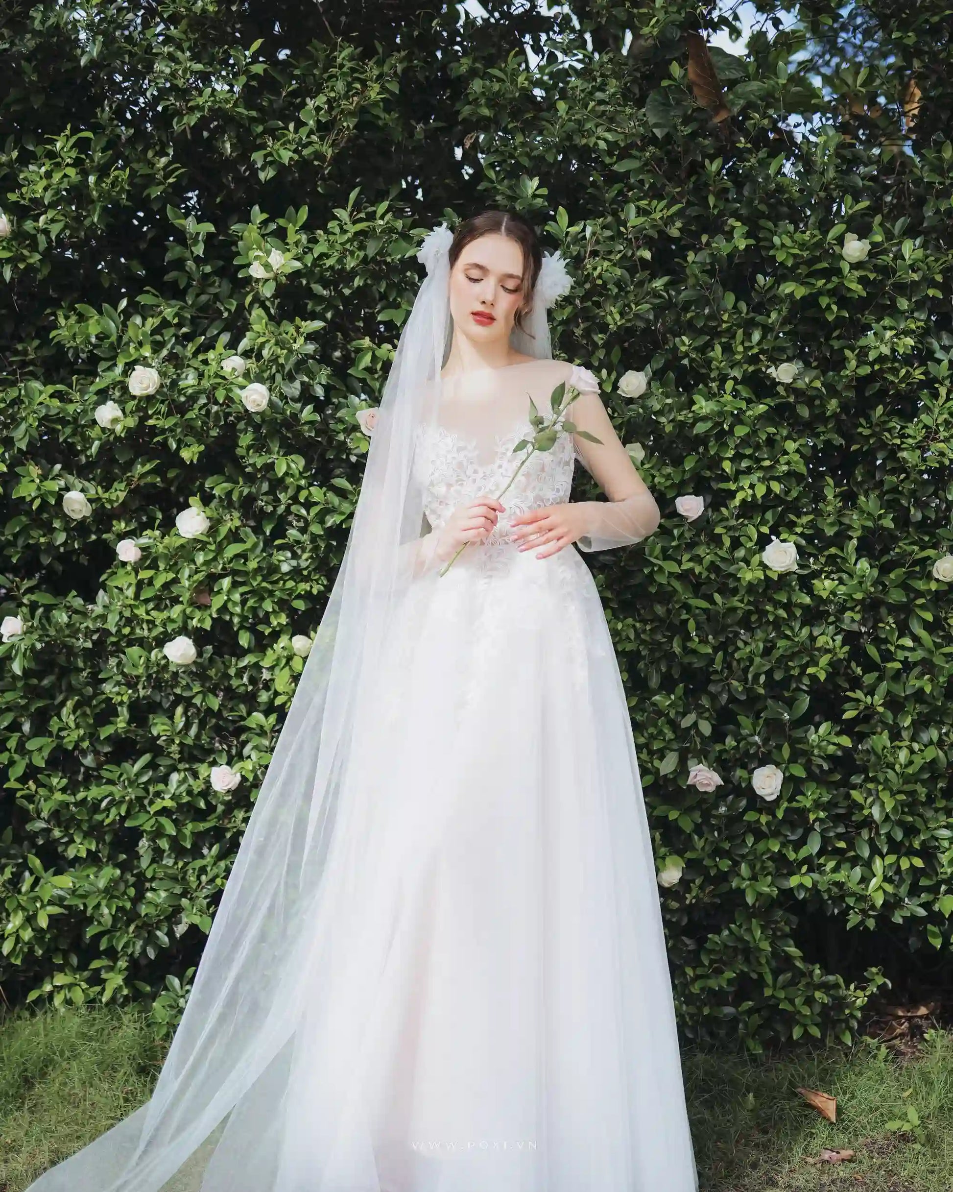 Made-to-order Gentle wedding dress with flare skirt and boat neck - D1800 - POXI