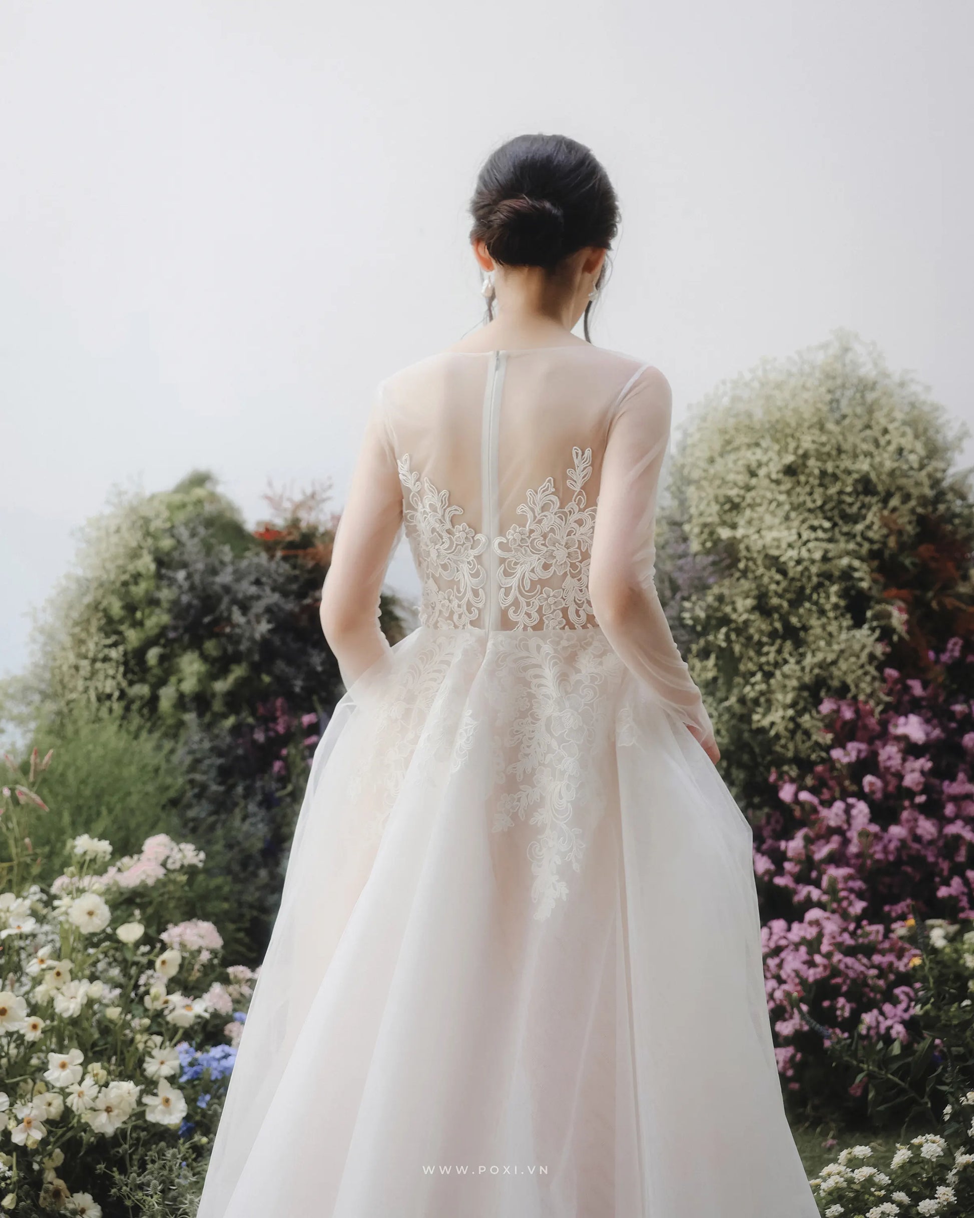 Made-to-order Gentle wedding dress with flare skirt and boat neck - D1800 - POXI