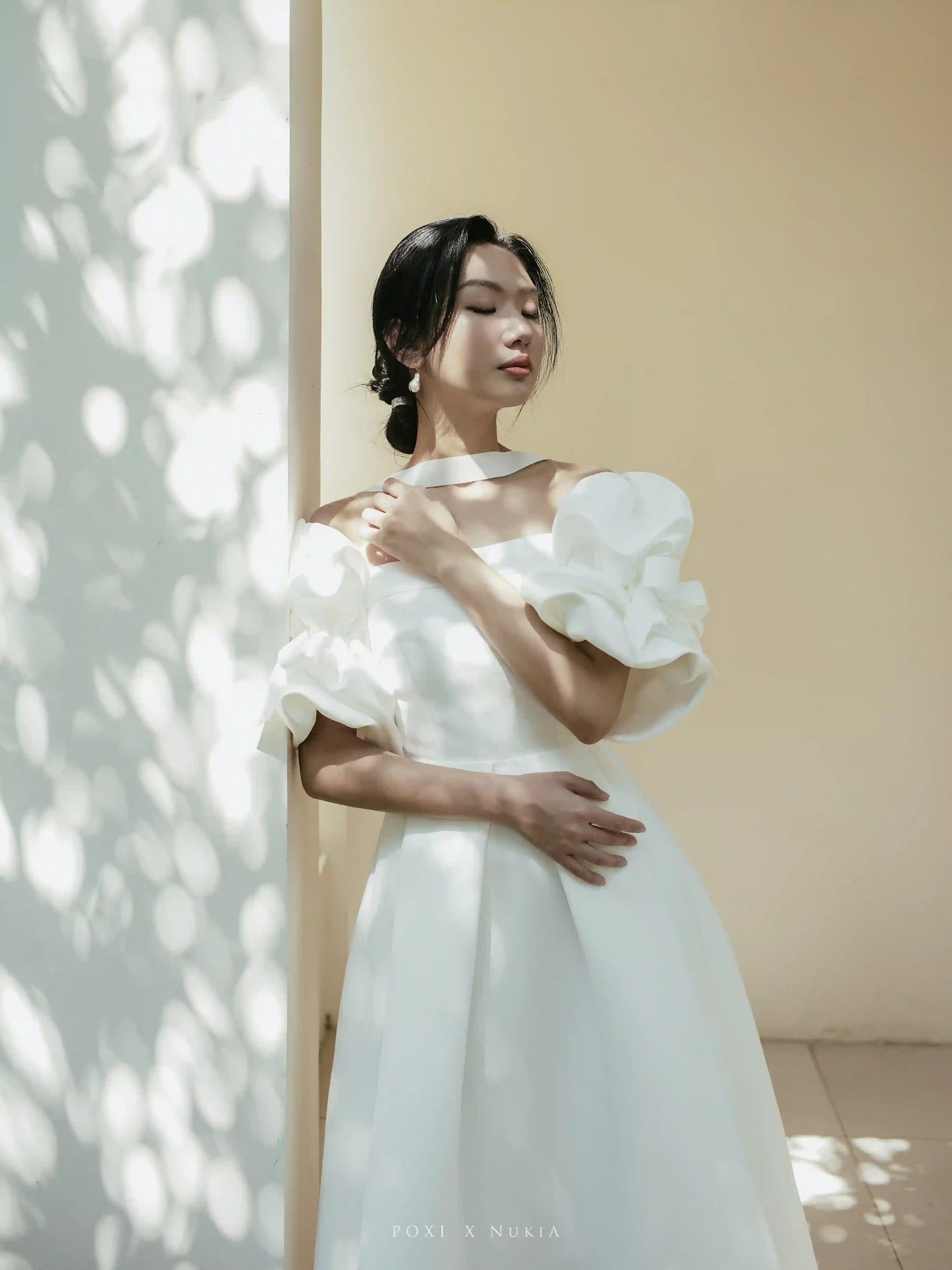 Made-to-order Modern off-the-shoulder wedding dress with impressive puff sleeve  - D1834 - POXI