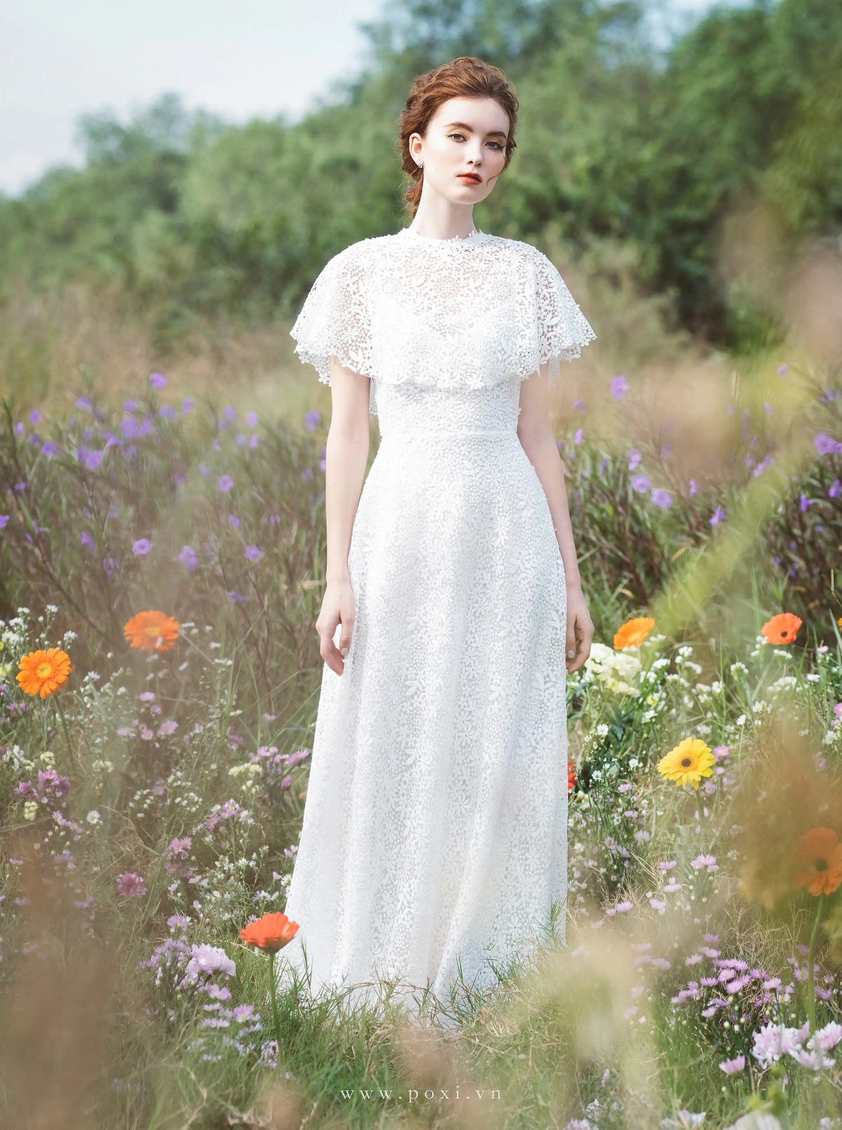 Made-to-order elegant lace wedding dress with V-neck and cape detachable - D1403