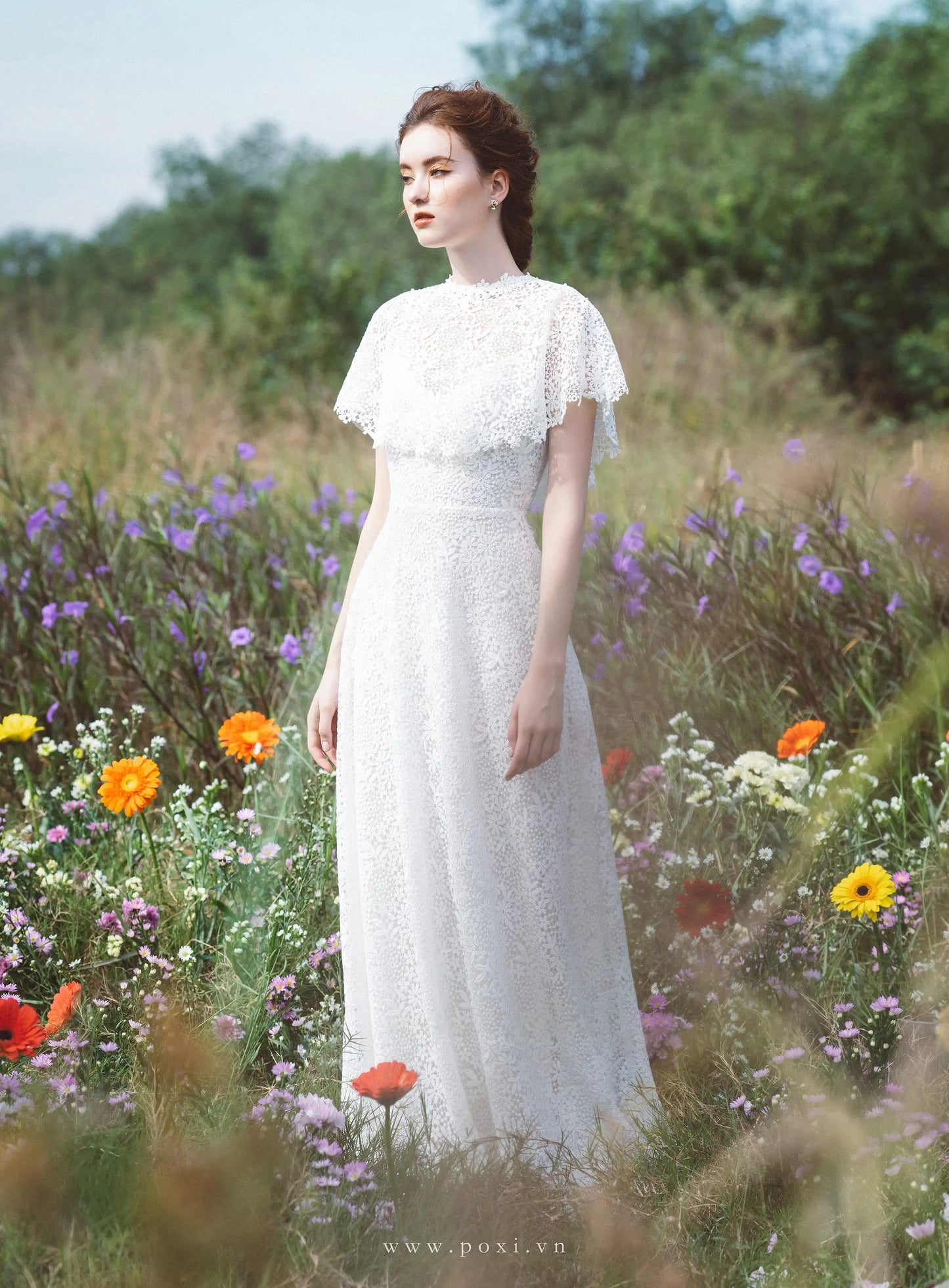 Made-to-order elegant lace wedding dress with V-neck and cape detachable - D1403