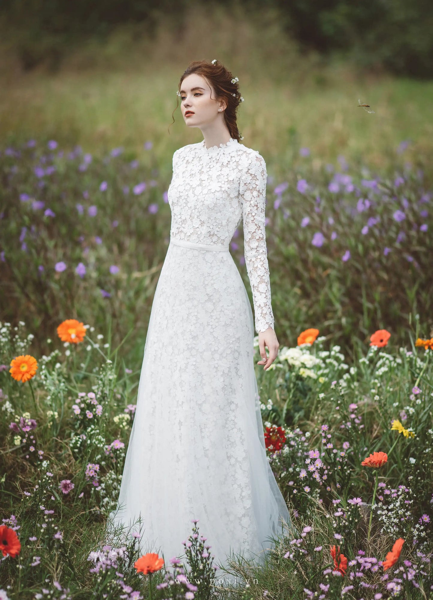 Made-to-order elegant lace wedding dress with crew neck, long sleeve, and detachable tulle skirt - D1536