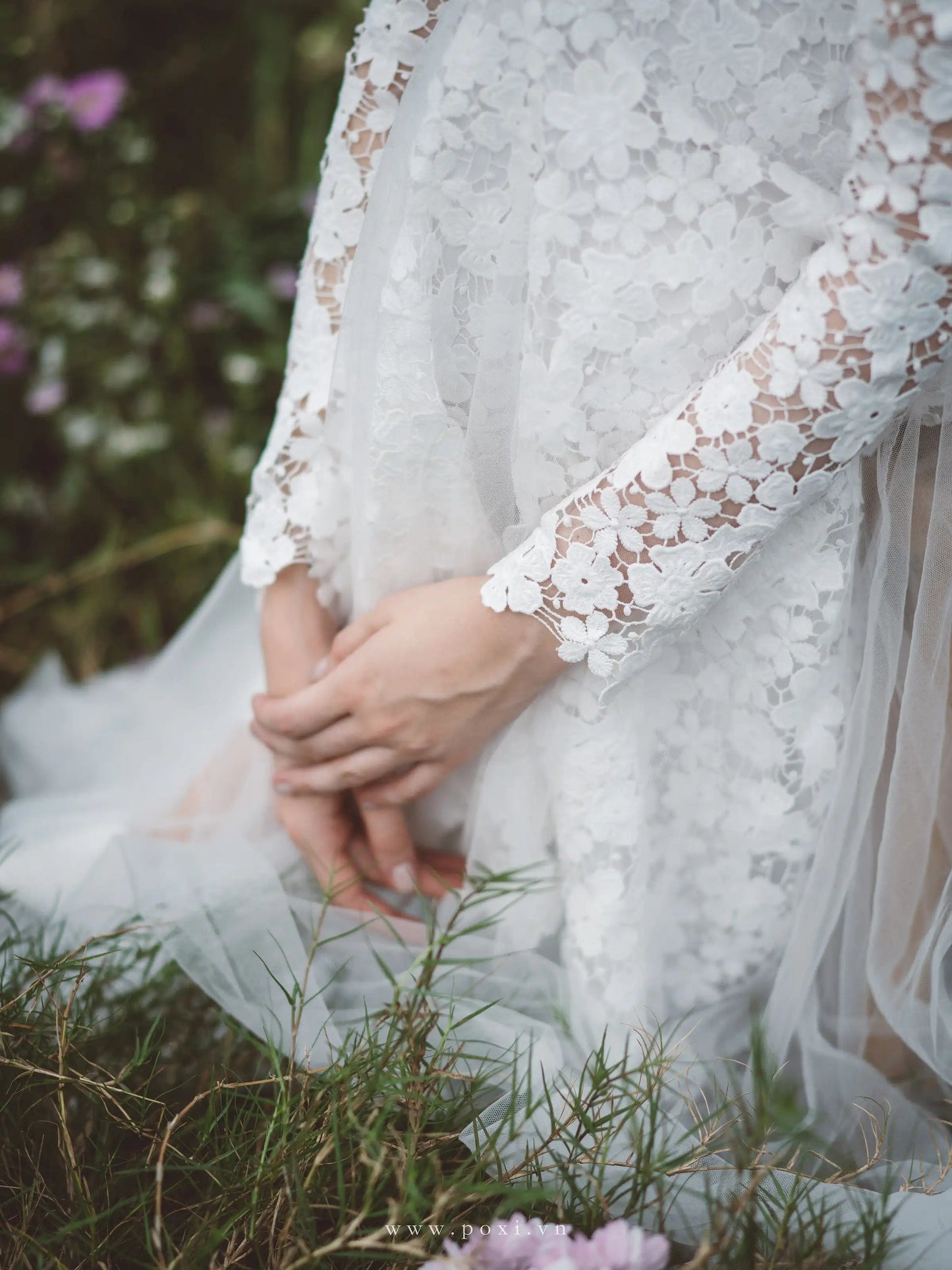 Made-to-order elegant lace wedding dress with crew neck, long sleeve, and detachable tulle skirt - D1536