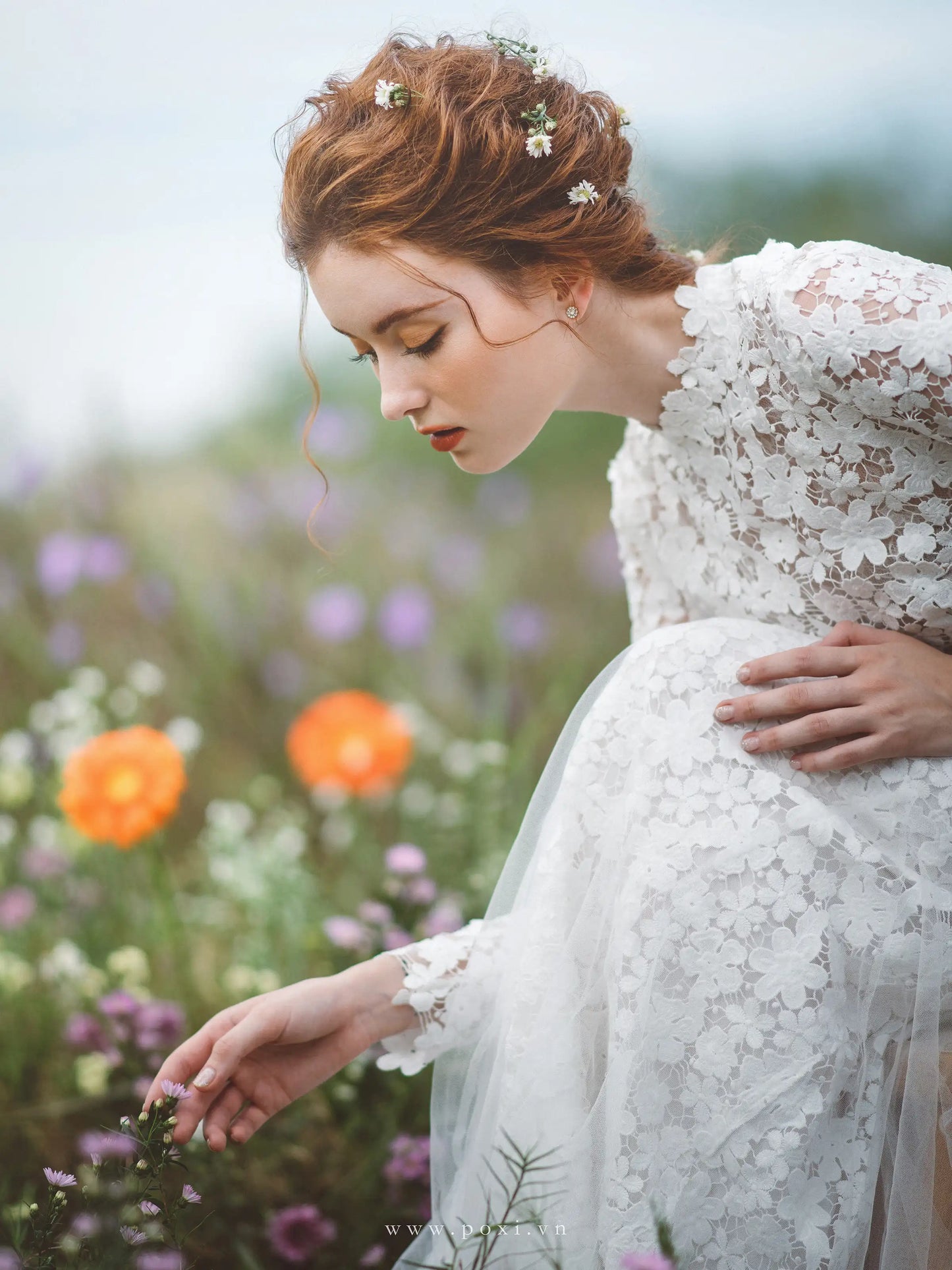 Made-to-order elegant lace wedding dress with crew neck, long sleeve, and detachable tulle skirt - D1536