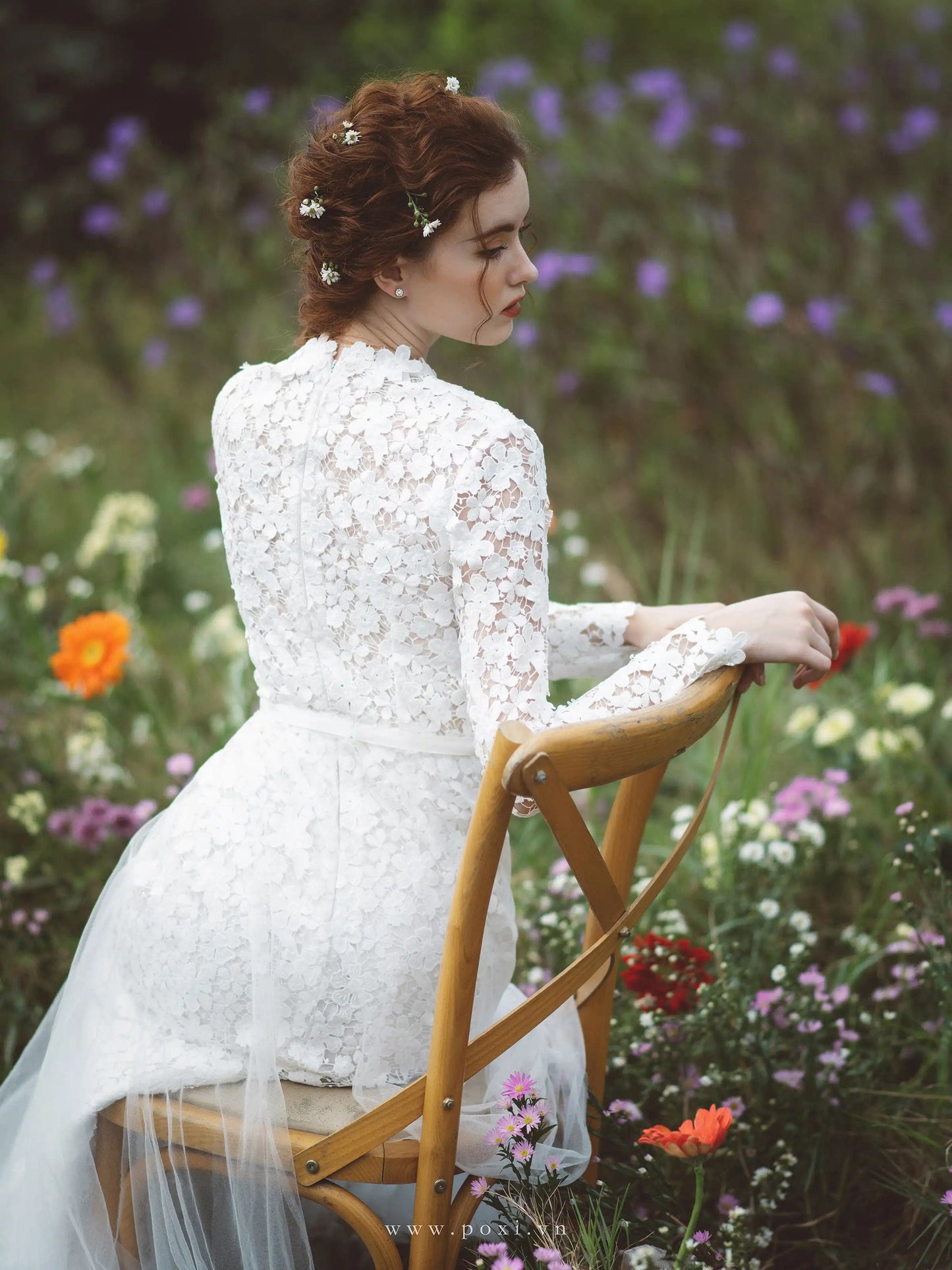 Made-to-order elegant lace wedding dress with crew neck, long sleeve, and detachable tulle skirt - D1536