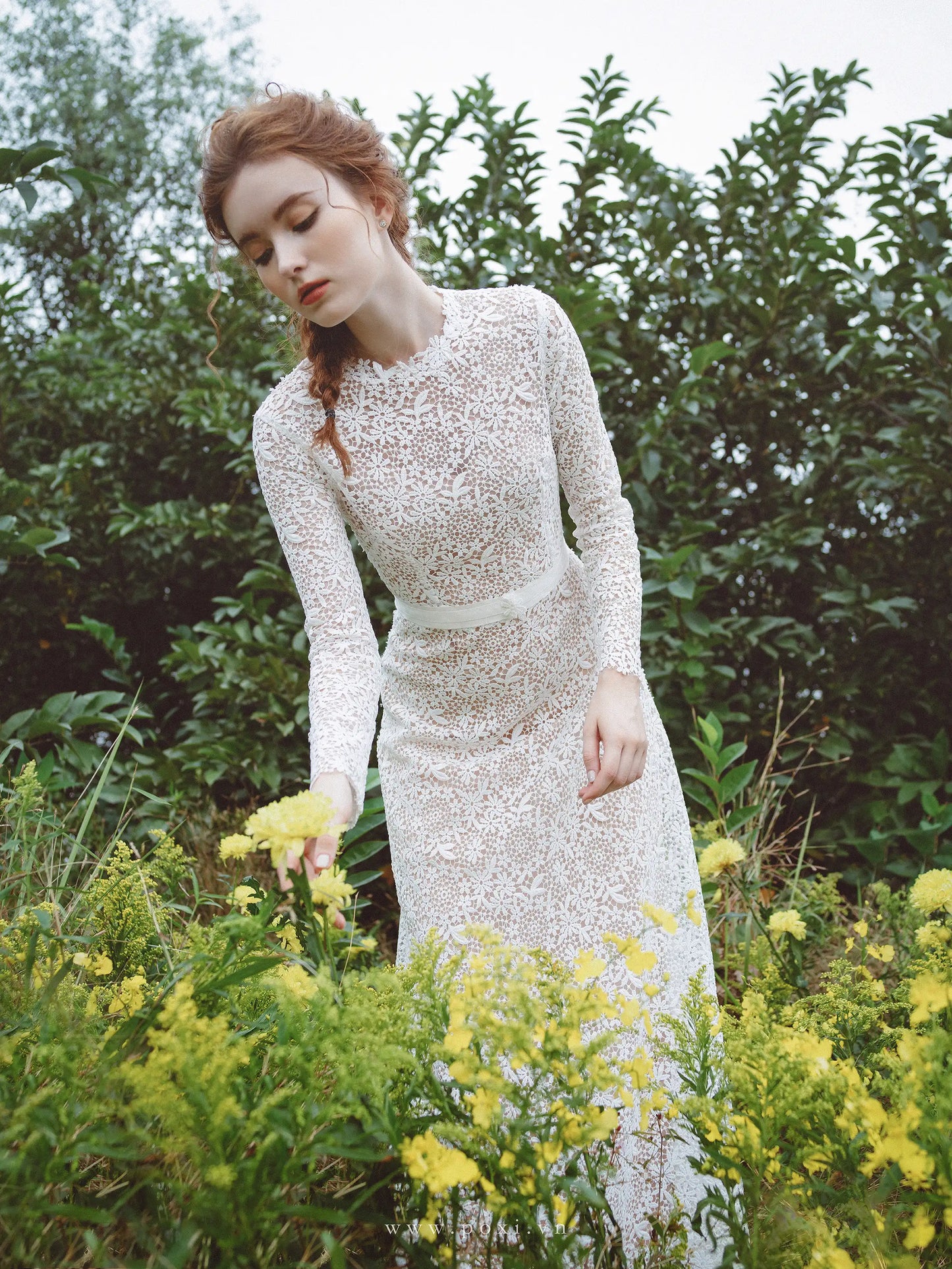 Made-to-order elegant lace wedding dress with crew neck and long sleeve - D1243