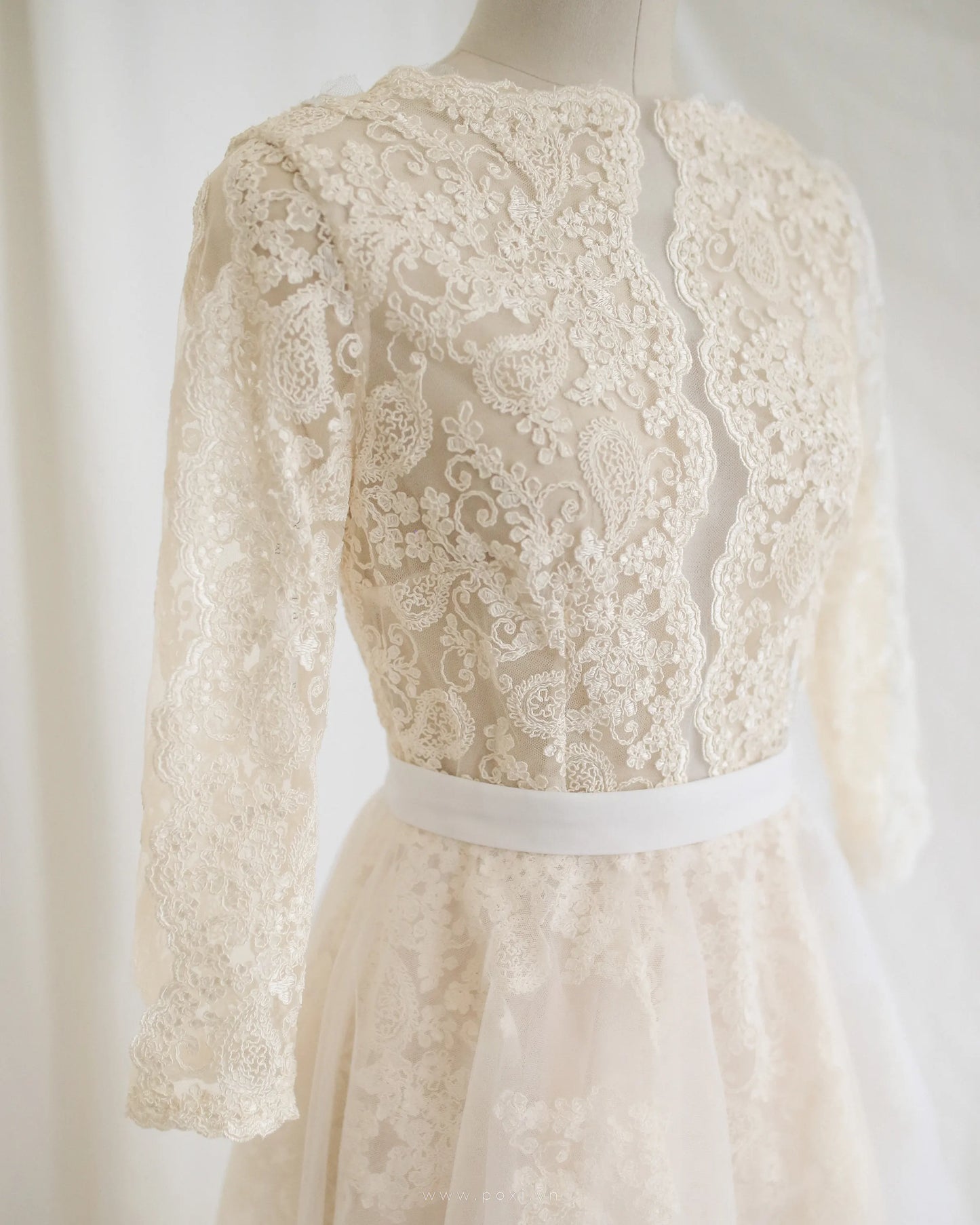 Made-to-order Lace wedding dress with boat neck and three-quarter sleeve - D1542B