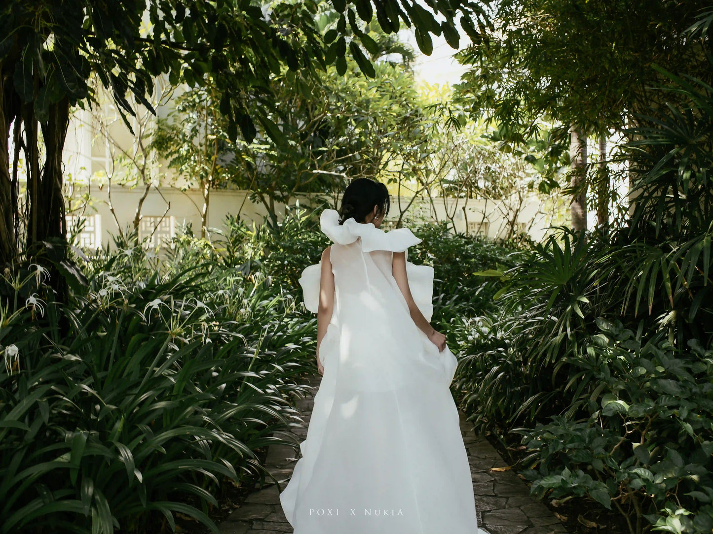 Impressive made-to-order wedding outfit with spaghetti-trap-neck dress and flowing organza cape - S1830