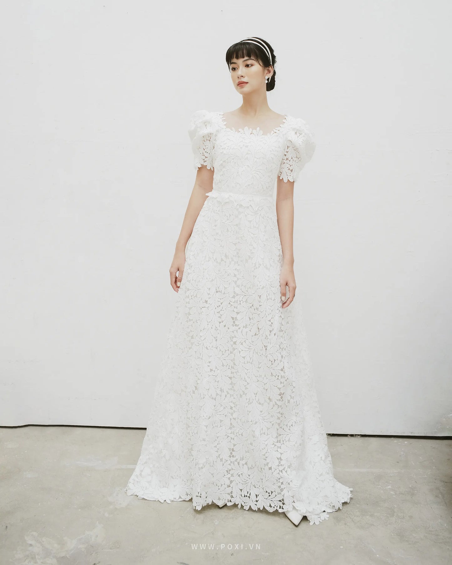 Elegant lace custom-order wedding dress with square neck and puff sleeves - D1622